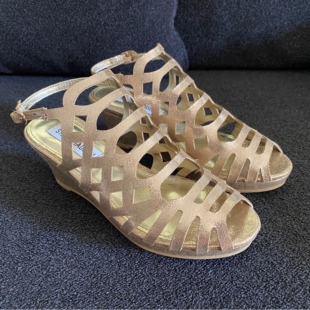Steve Madden Jslither Gold shoes (Youth 2)
